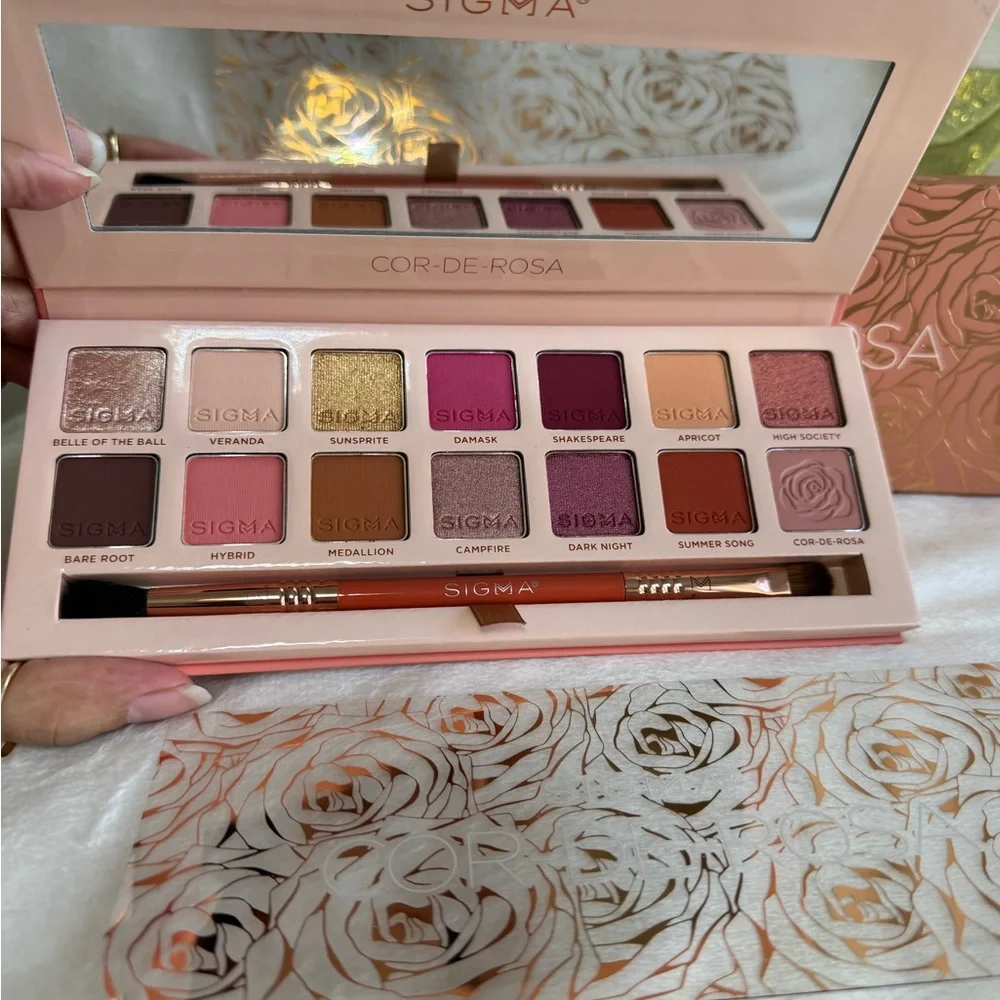 Sigma Beauty Cor-de-Rosa Eyeshadow Palette with Pink and Purple Hues